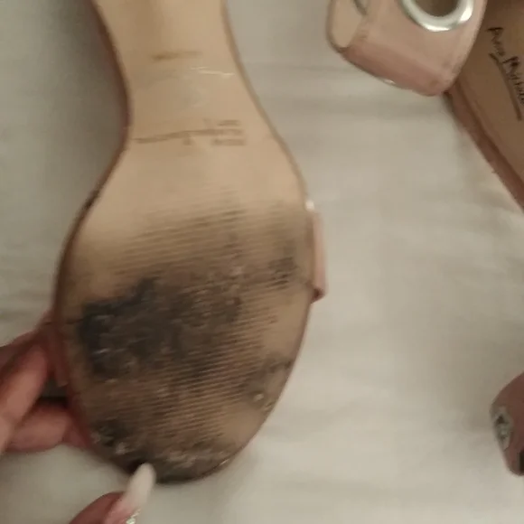 Pretty but will used worn on the bottom back of heel has nicks - Picture 6 of 9